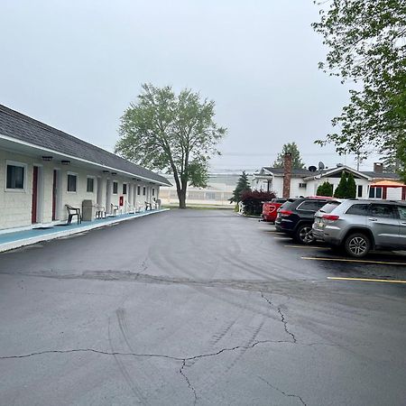 Rodeway Inn & Suites Brunswick Near Hwy 1 Exteriér fotografie