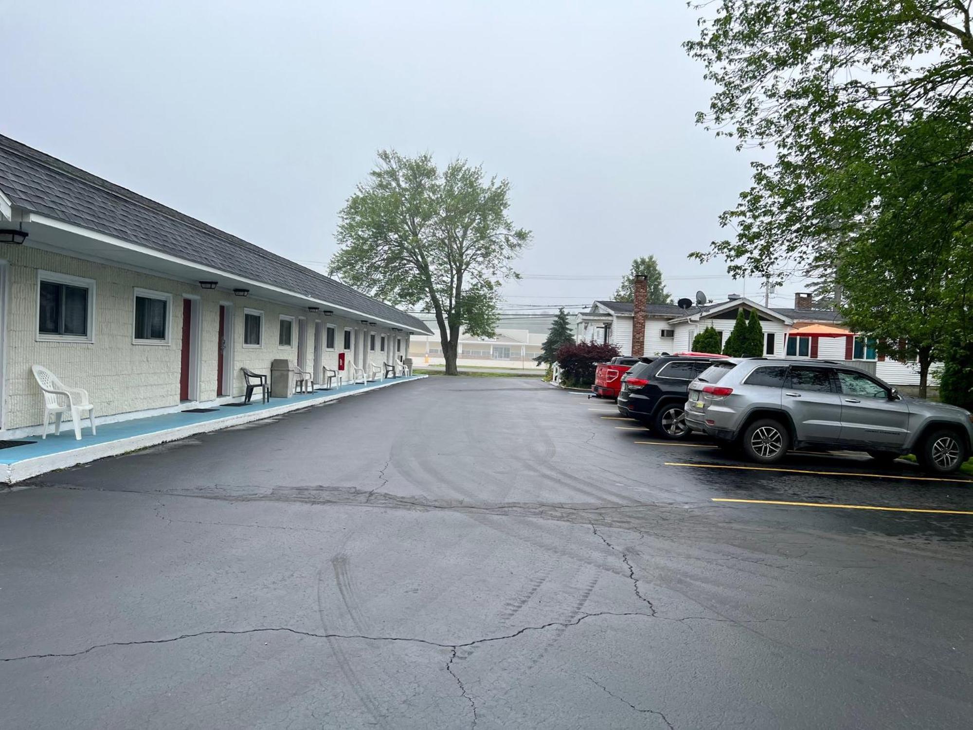 Rodeway Inn & Suites Brunswick Near Hwy 1 Exteriér fotografie